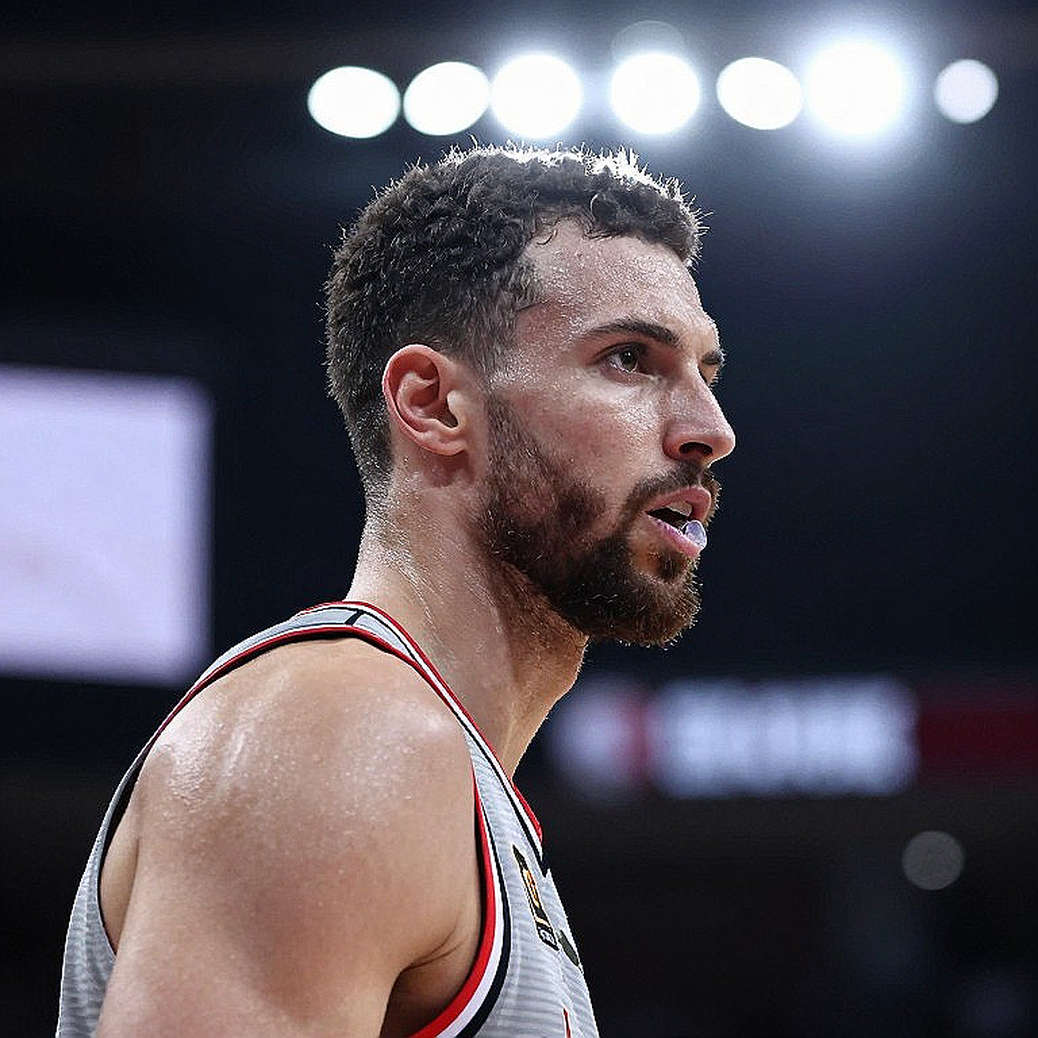 Virtus Bologna ngược dòng 98-89, BC Roma hậu thuẫn bởi Doncic thắng trận sân nhà đầu tiên tại Serie A