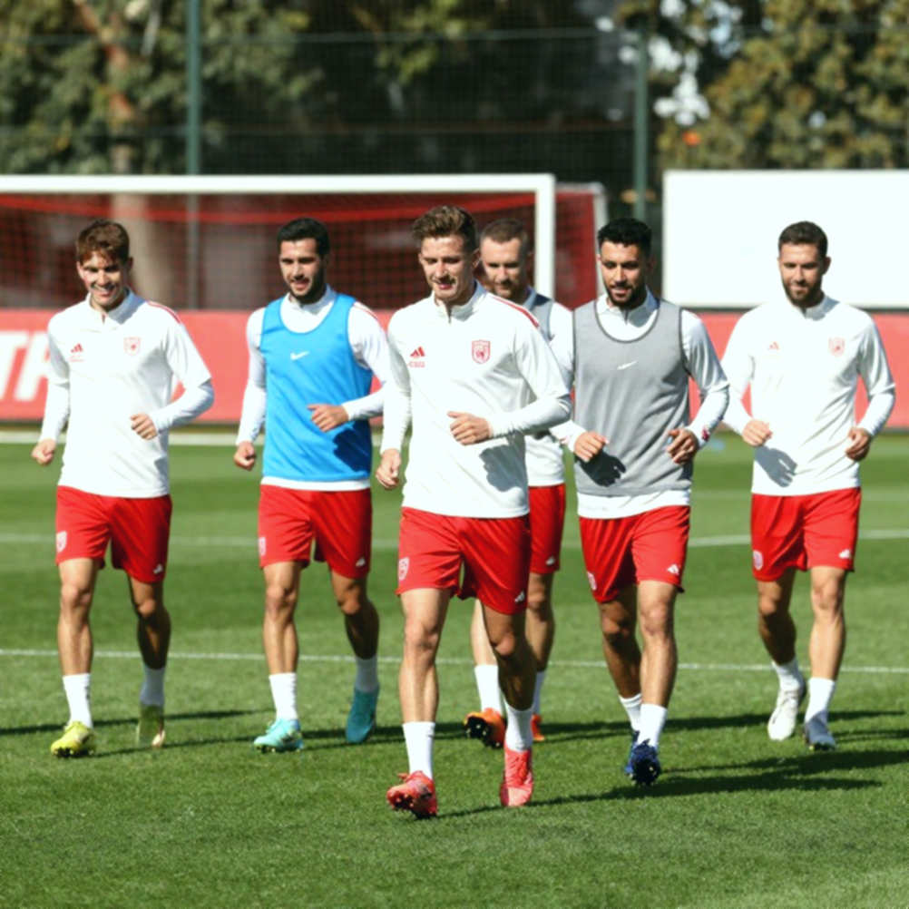 Một trò đùa ở derby Milan và giới hạn của nguồn tin bóng đá cấp tabloid