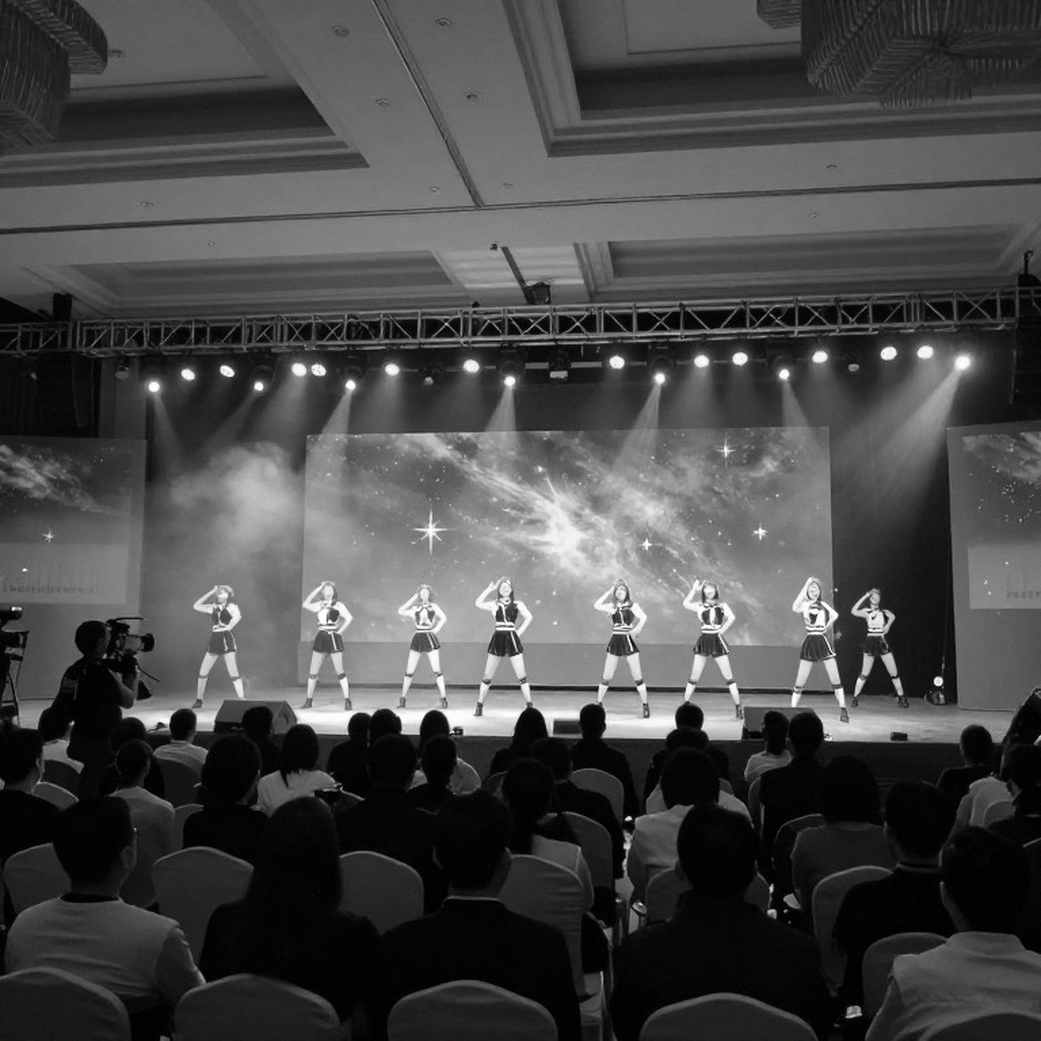 Nước cờ liều 1...d5 và thị trường ảo tưởng: Khi cờ vua bán bất ngờ bằng 60 phút video