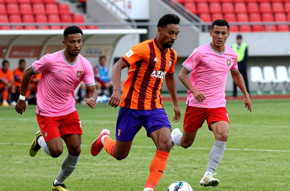 Khung xương rỗng trên khán đài V.League Khung xương rỗng trên khán đài V.League