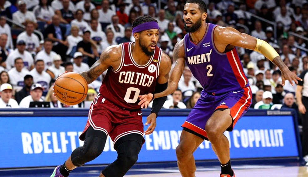 Sasha Djordjevic nhắc đến offensive rebound hiệp hai, và phần còn thiếu của câu chuyện Sasha Djordjevic nhắc đến offensive rebound hiệp hai, và phần còn thiếu của câu chuyện