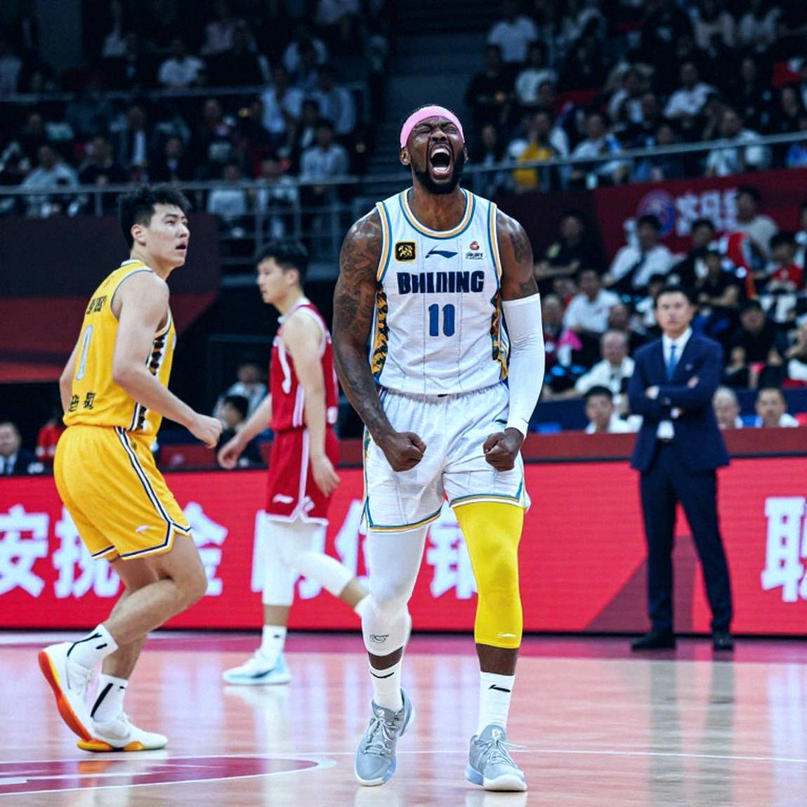 Curry ở lại Vịnh: Warriors trả gần mức trần cho một tay ném đang đi xuống về thể chất Curry ở lại Vịnh: Warriors trả gần mức trần cho một tay ném đang đi xuống về thể chất