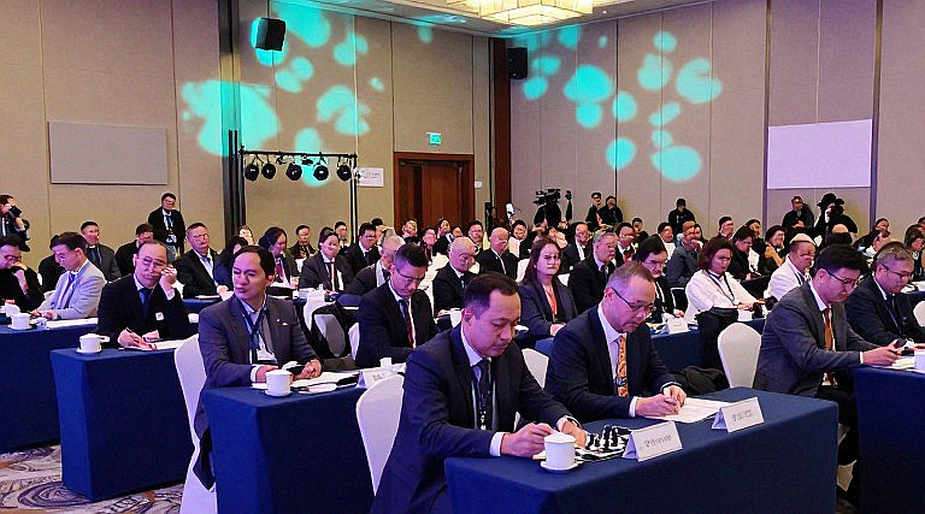Bản vá sáu mươi phút cho Najdorf: Daniel King và nghề bảo trì một phòng tuyến cờ vua