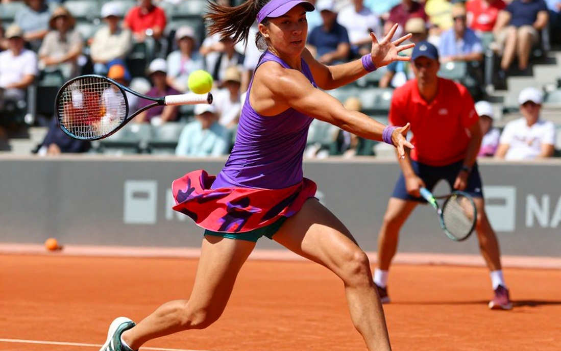 Swiatek ngược dòng trước Vekic ở China Open: Bản lĩnh tiebreak 7-0 và lỗ hổng sân cứng chưa khép lại