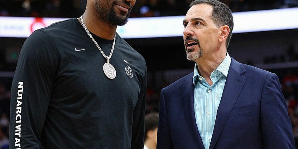 Lakers ký hợp đồng với hậu vệ từ Latvia: Tait-Jones và bài toán cuối băng ghế