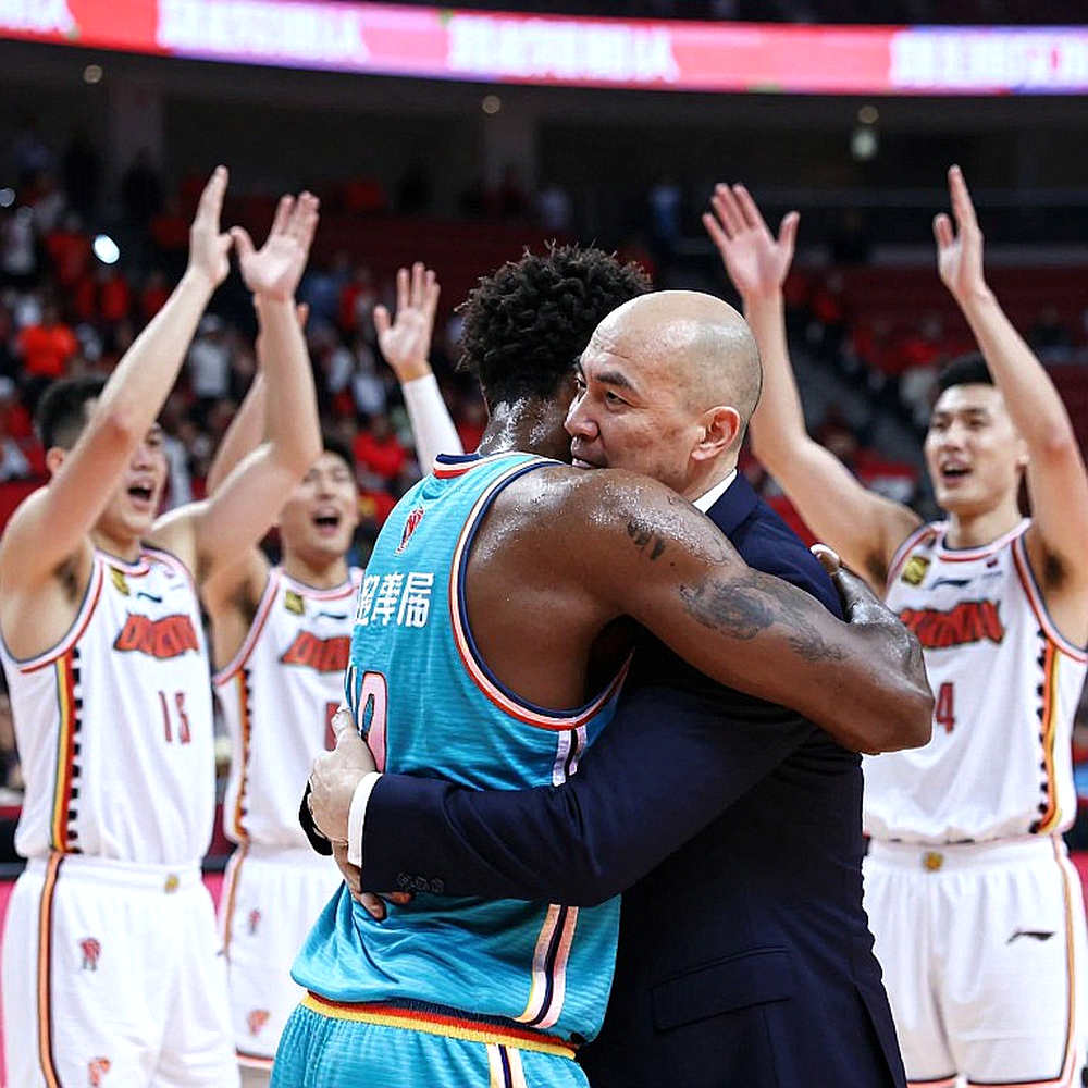 Dozier nghỉ 2-3 tuần: Efes mất một người, không mất một hệ thống