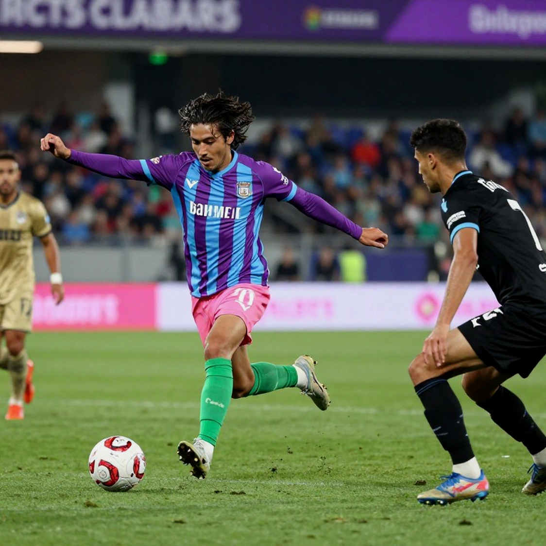 Vợ huyền thoại cricket Imran Khan khẩn cầu toà án: Vụ án 190 triệu bảng và hệ quả từ hào quang sân cỏ Vợ huyền thoại cricket Imran Khan khẩn cầu toà án: Vụ án 190 triệu bảng và hệ quả từ hào quang sân cỏ