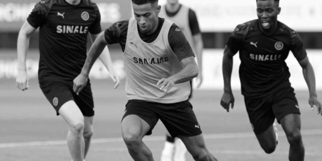 Vozinha ở tuổi 40: Một kỳ World Cup, một thương vụ Colo Colo và cái giá của ánh hào quang Vozinha ở tuổi 40: Một kỳ World Cup, một thương vụ Colo Colo và cái giá của ánh hào quang