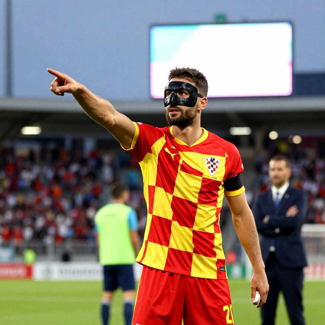 Four Minutes After the Red Card: Galatasaray and the Lesson of Playing a Man Down